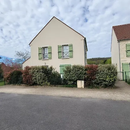 Le Pavillon Emeraude - Jardin - Parking Prive Prive - Proche Chantilly & Parc Asterix - Kids Friendly Jeux Babyfoot Tram-poline - Rer D Direct Paris Appartement