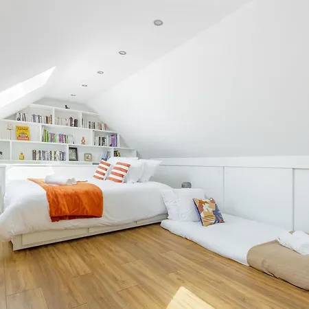 Le Pavillon Emeraude - Jardin - Parking Prive Prive - Proche Chantilly & Parc Asterix - Kids Friendly Jeux Babyfoot Tram-poline - Rer D Direct Paris Appartement *